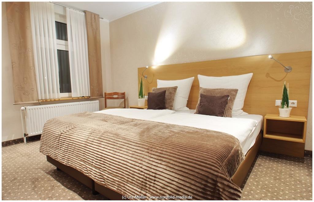 Zur Linde Hotel Heede Exterior photo