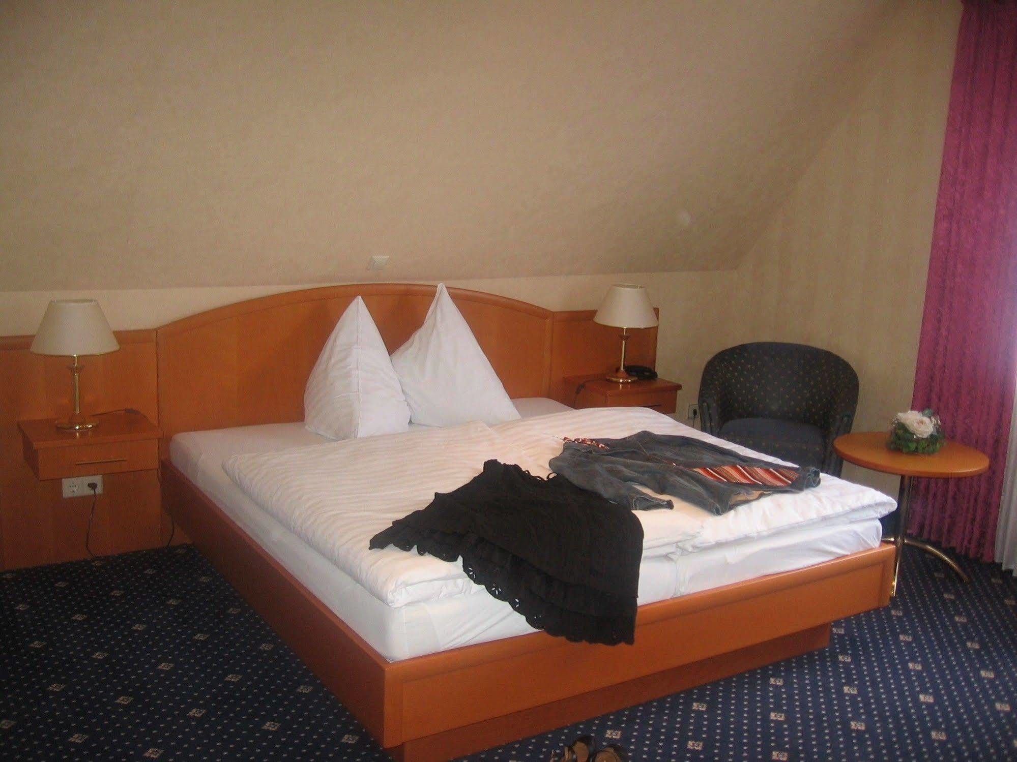 Zur Linde Hotel Heede Exterior photo